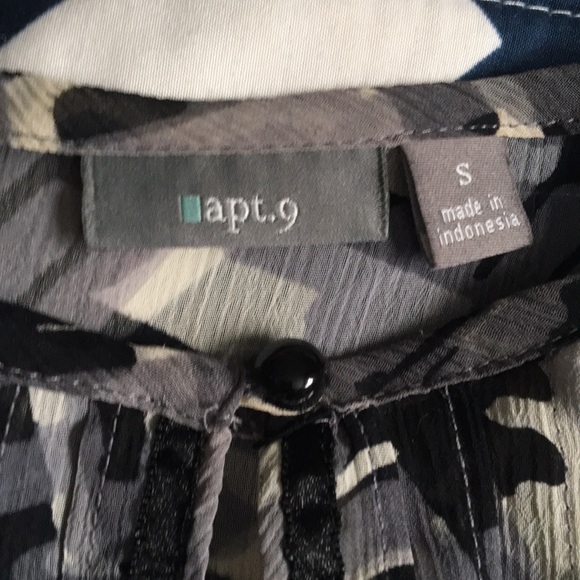 Grayscale Patterned Blouse - Picture 3 of 6